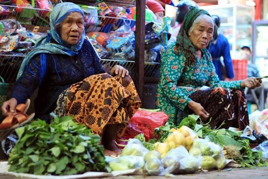 area_jogja's tweet photo. Mereka yg menghidupkan pasar tradisional. 
Mereka inilah pondasi ekonomi. 
#AyoBelanjaKePasar
- @DPP_IKAPPI 

pict: @BantulPedia https://t.co/2togfJ7Wrd