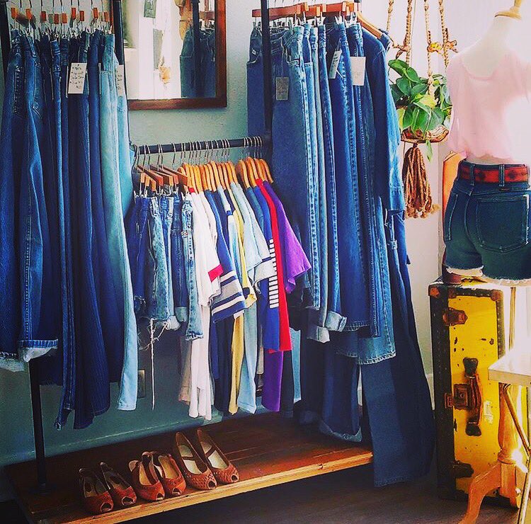 Fleaatsilverst's tweet photo. #bluejeanbaby #denimfordays #fleaatsilverstreet #summerflea #august https://t.co/GvCEcEpsoi