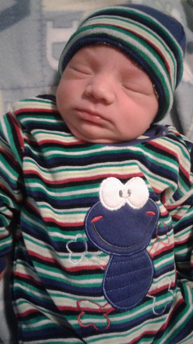 DalRodriguez1's tweet photo. Quee hermoso sos bebe de mama https://t.co/TGuqhMKD9Q