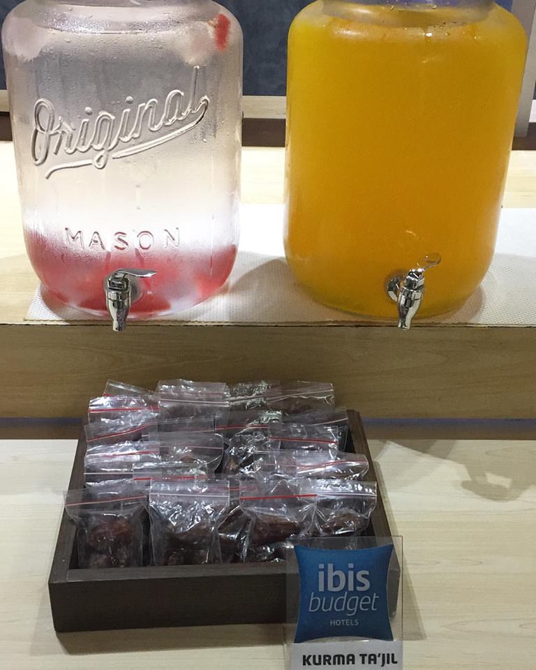 Traveller yg berada di <a href="/sub_ap1/">Bandara Juanda</a> airport jgn lupa mampir karena kita selalu membagikan Free Takjil disetiap harinya ditunggu kedatangannya ya