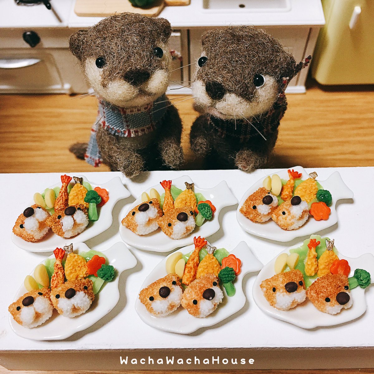 loner51615's tweet photo. わちゃめしセットです。
ウソむすびだけのもあります。

お皿と料理は接着していますが、
トレイと皿や飲み物は
仮接着です。

ミニチュアショウで販売します。 https://t.co/X6A6ETnxxE
