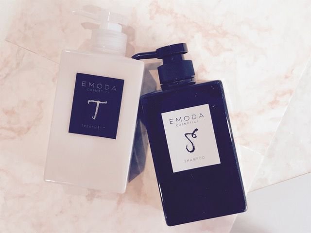 _fashionwalker_'s tweet photo. 『EMODA COSMETICS』がモバコレに再び登場♪
リピ率高めのヘアケアや香水など！
初めてさんにはヘアケアトライアルも♡
こちら★⇒https://t.co/5JEL36q2FX

@EMODA_COSMETICS 
#エモコス https://t.co/4GsviYX2Px