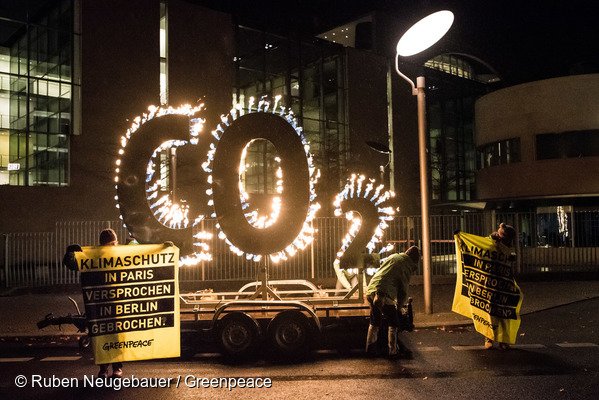 Greenpeace's tweet photo. WATCH: What’s the relationship between C02 and #climatechange? https://t.co/X4Tz2uSiHg https://t.co/NKGCdO73uu