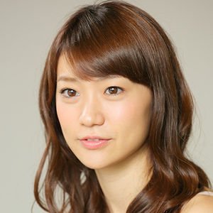 donomoro2's tweet photo. １５００人のファンが集結…大島優子２年半ぶりの握手会が盛り上がっていた！ https://t.co/LtedqzeMJ1 https://t.co/xtP63bJp6r