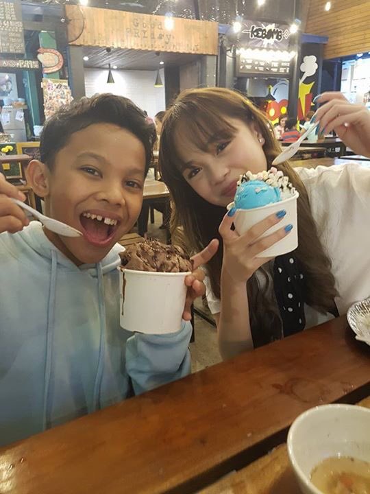 LuckyAndree's tweet photo. [FB UPDATE] "hanging out with my bestiee 😍😍😍" 

@BonifacioAc @ChildstarAwra 

Bestfriends love are always the best ✨ https://t.co/SR5wAdEFX1