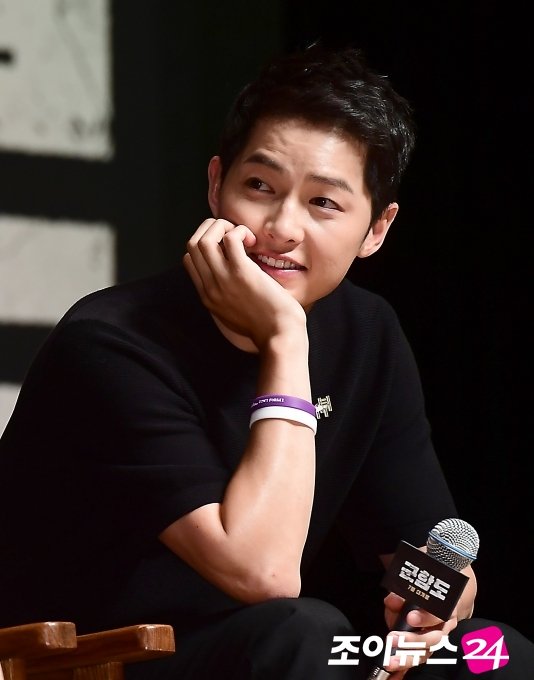 MyKoreanDramaID's tweet photo. Yang abis liburan di Bali fresh bgt 😍 #SongJoongki #BattleshipIsland https://t.co/9fJ1mnaljn