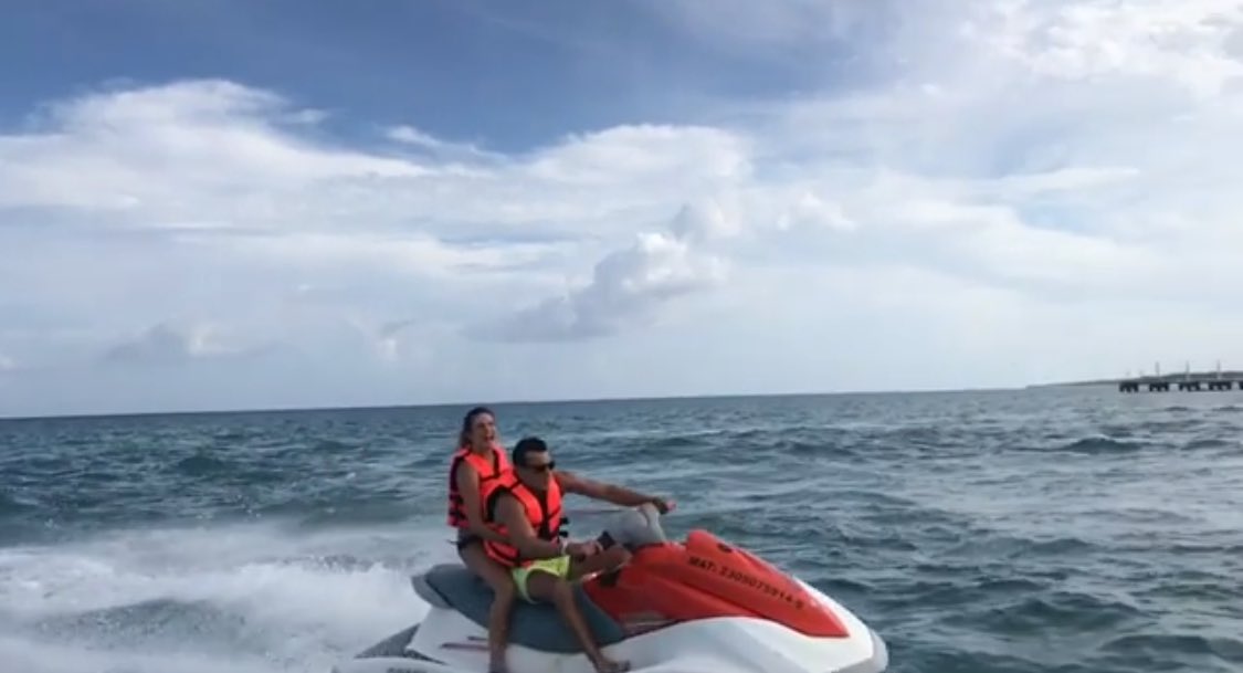 ESENCIADEMARIO's tweet photo. @mario_casas_ desde la Riviera Maya disfrutando con sus hermanos @oscar_casas_ @sheila_casas_ @christian_casas ☀️🏝🤘🏼 https://t.co/ZV20aXcExS