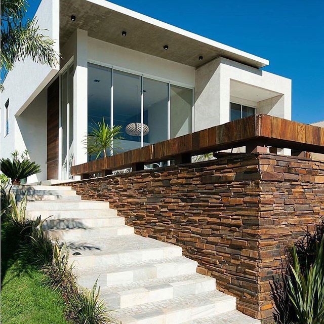 📸  Via <a href="/ArchiDesignHome/">architecture&design</a> IG: @_archidesignhome_ - Aldeia 082 House designed by Dayala + Rafael Arquitetura Location: Goiás, #Brazil