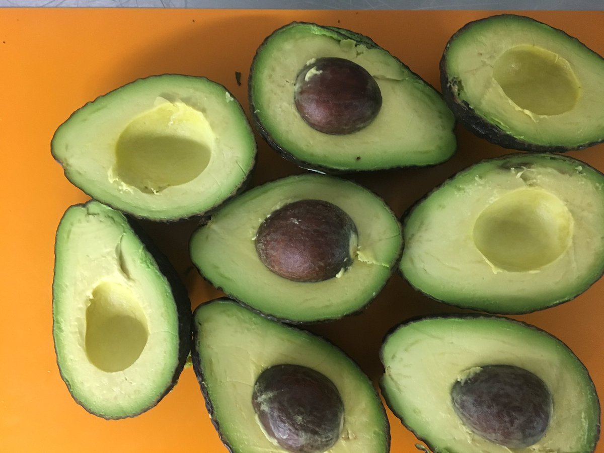 Ripe avocados make me swoon. "It Ain't Easy Being Green" feat. avocados, fresh mint, and bittersweet chocolate chunks. And she's #vegan 😌