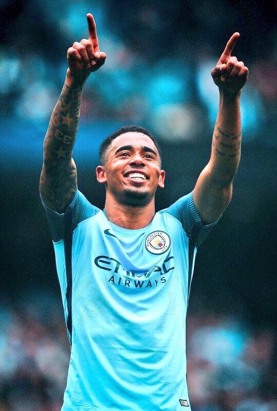GABRIEL JESUS:

🎨2014: Pinta calles para el Mundial
🙏2016: Debut en Selección
✍️2017: Debut ManchesterCity.

19 añitos. 🇧🇷 #LaPromesaDelDía
