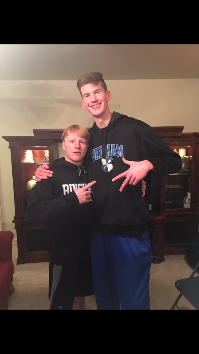 _Allred29's tweet photo. Little late but happy birthday shoutout to my bro that makes me look even shorter than I really am! Big things comin 👀 love you bro!❤️🎂 https://t.co/X2XwFDpHK2