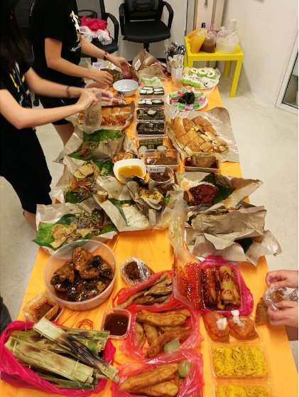 The <a href="/ServisHero/">ServisHero</a> team had iftar in the office last night after a visit to the TTDI ramadan bazaar! What will you have for iftar today?