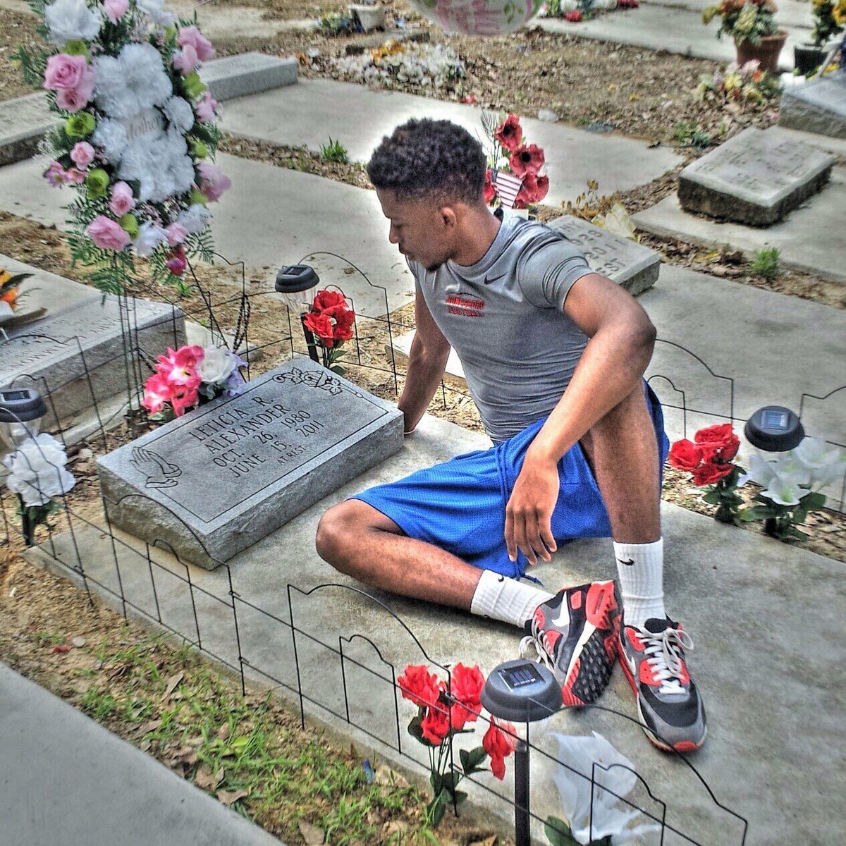 1tiptoedomo's tweet photo. June 15, 2011 😭👑👼🏽 I Refuse To Take This Opportunity For Granted I Will Give My All For You Everyday , #RestInParadiseMa I Miss You Daily💔 https://t.co/1JqbggYs6Y