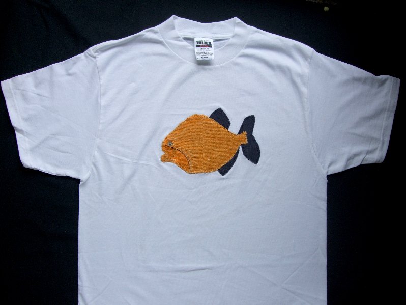 sun_master's tweet image. デニムユーズド加工ジーンズパターン切り出しONLY-ONE　T-Shirts    ・デニムのユーズド加工ジンーズよりパターンを切り出しで色落ちは殆ど有りません。        ・パターンの切り口は、千鳥縫いで堅牢で殆どほつれる事は有りません ・パターン日本の100％手作りです