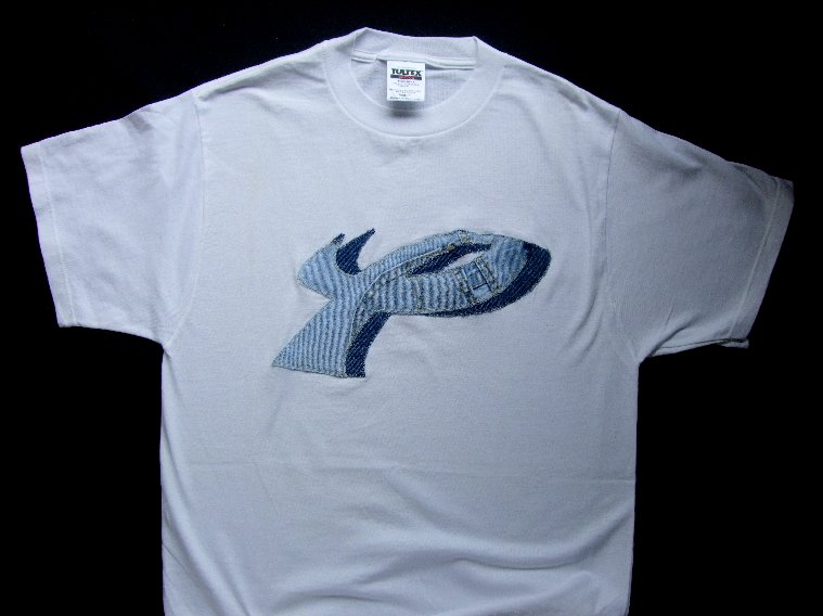 sun_master's tweet image. デニムユーズド加工ジーンズパターン切り出しONLY-ONE　T-Shirts    ・デニムのユーズド加工ジンーズよりパターンを切り出しで色落ちは殆ど有りません。        ・パターンの切り口は、千鳥縫いで堅牢で殆どほつれる事は有りません ・パターン日本の100％手作りです