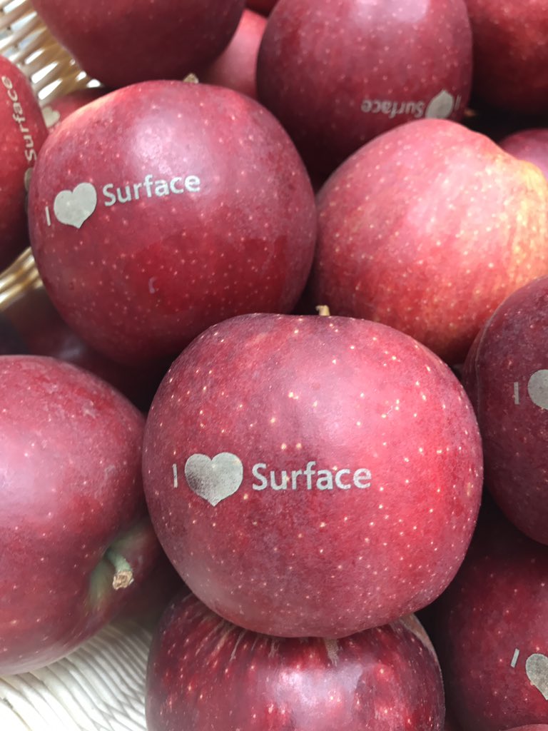 NicoleMuc's tweet photo. Surface kann mehr. Genau wie Ihr. Ab morgen im Handel! #SurfaceFamily #InternalLaunch https://t.co/ddm10YQDAo