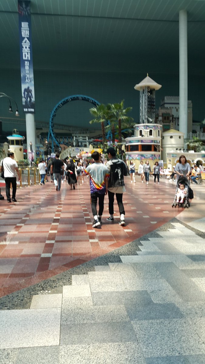 Hersteller_321's tweet photo. 데박데박 롯데월드서 아이콘 봄 https://t.co/1uTmGBI77Z