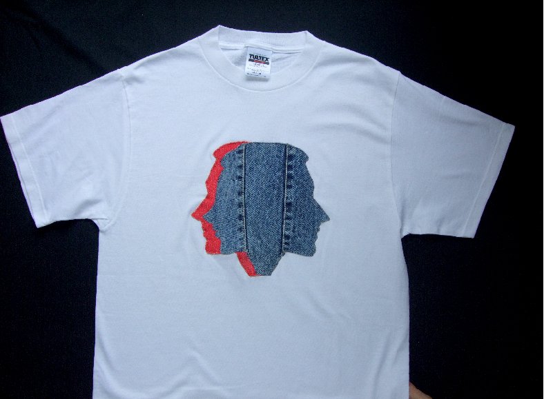 sun_master's tweet image. デニムユーズド加工ジーンズパターン切り出しONLY-ONE　T-Shirts    ・デニムのユーズド加工ジンーズよりパターンを切り出しで色落ちは殆ど有りません。        ・パターンの切り口は、千鳥縫いで堅牢で殆どほつれる事は有りません ・パターン日本の100％手作りです