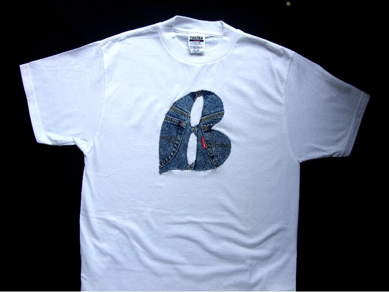 sun_master's tweet image. デニムユーズド加工ジーンズパターン切り出しONLY-ONE　T-Shirts    ・デニムのユーズド加工ジンーズよりパターンを切り出しで色落ちは殆ど有りません。        ・パターンの切り口は、千鳥縫いで堅牢で殆どほつれる事は有りません ・パターン日本の100％手作りです