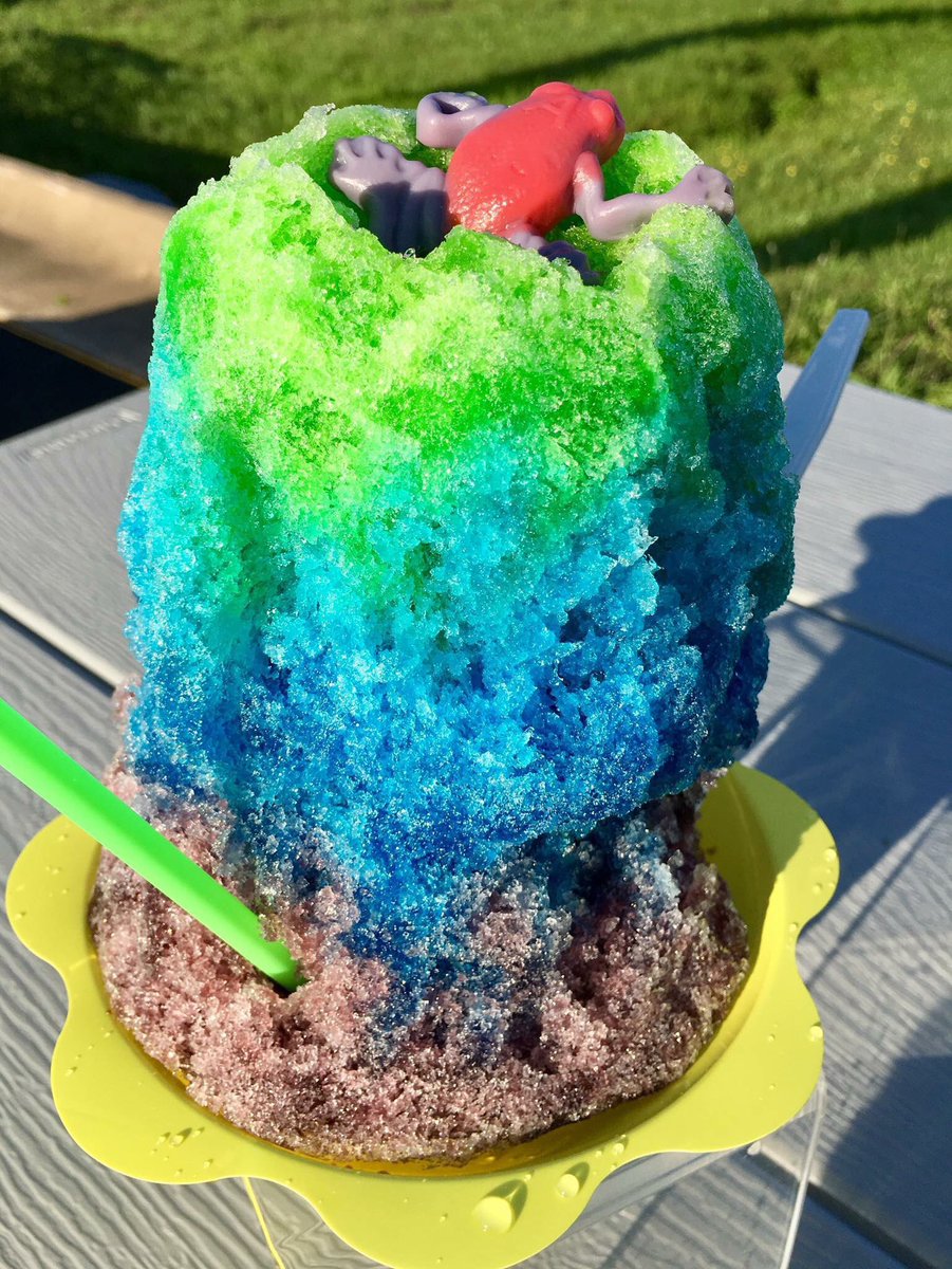 BrainFr95009295's tweet photo. The Frogger! Grape + Blue Raspberry &amp; Green Apple topped with a Gummy Frog!! https://t.co/JefxkdV6TC