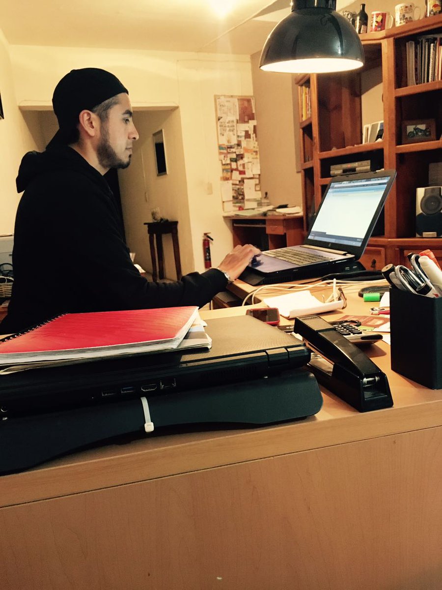 dicen q cuando toman asi una foto es porq andas valiendo verga