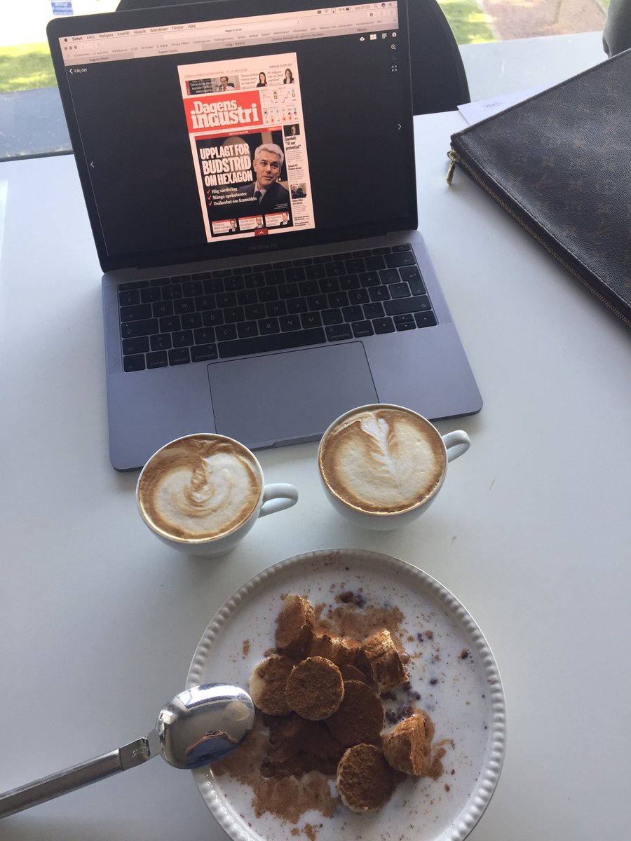 joachimgranelli's tweet photo. Morgonstund har guld i mun.. #isomac #cappuccino #gröt 😉 Lycka till idag pojkar och flickor👍🏻 https://t.co/hvin4RthAZ