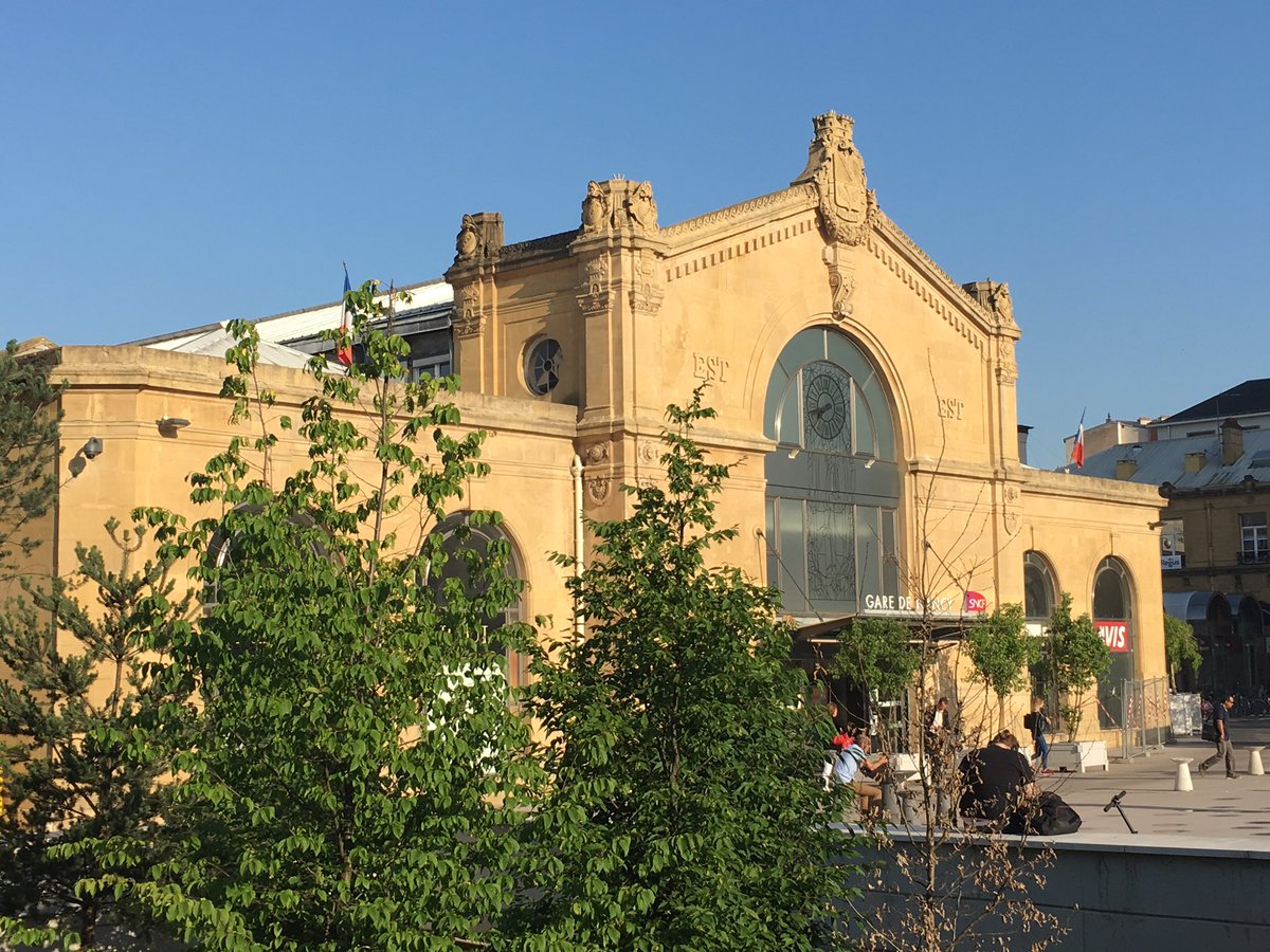 YA_Leroux's tweet photo. Le soleil au rendez-vous pour accueillir 500 managers #Orange_Est à Nancy bienvenue à tous et à tous nos invités 😀#Osez https://t.co/QKpCueNMhN