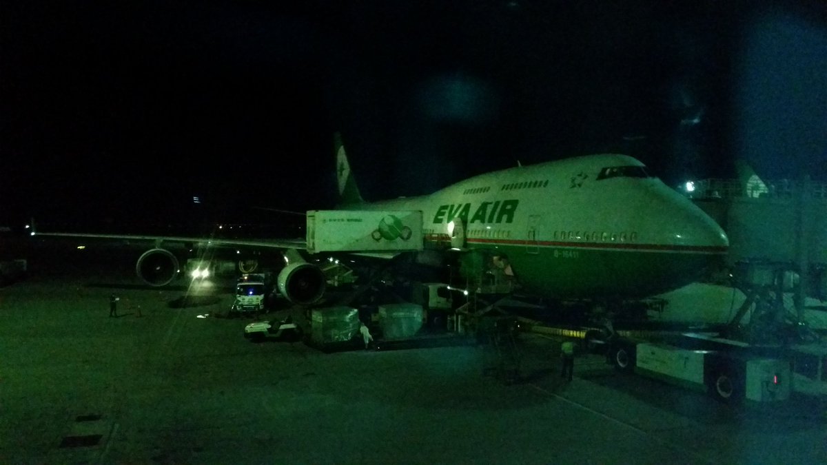 Really glad I got to ride top deck in one of these before they get retired from pretty much all major airlines this year. #747