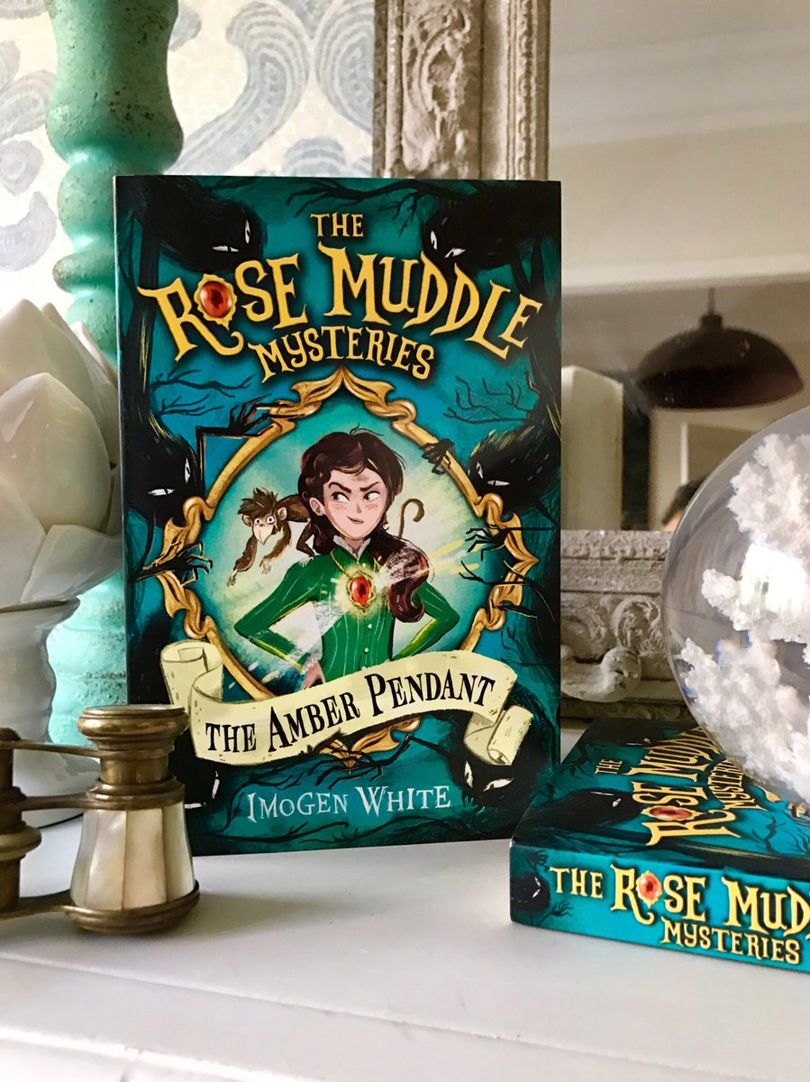 Ortu_Ilustrador's tweet image. I've just received my copy of  @Usborne "Rose Muddle Mysteries". I am so happy to see my #illustration on the cover.Thanks @beehive_illus 🐝💛