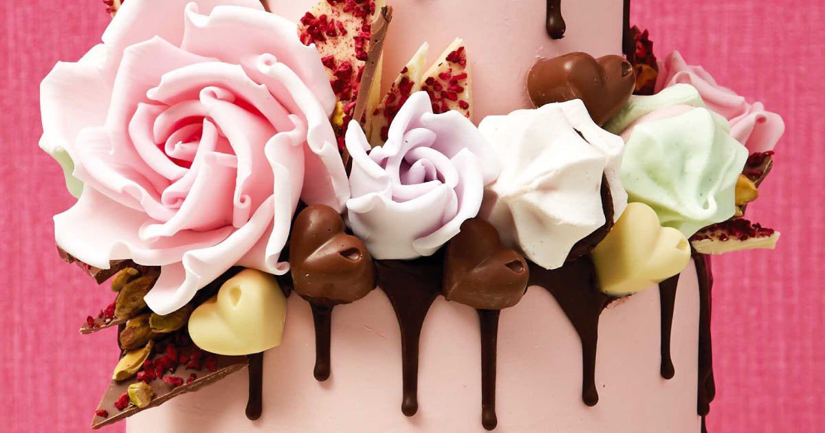 SquiresKitchen's tweet photo. For all those bakers, here are the #wedding cake essentials for #2017... https://t.co/bjstOLP7zY https://t.co/7pduEHDqzj