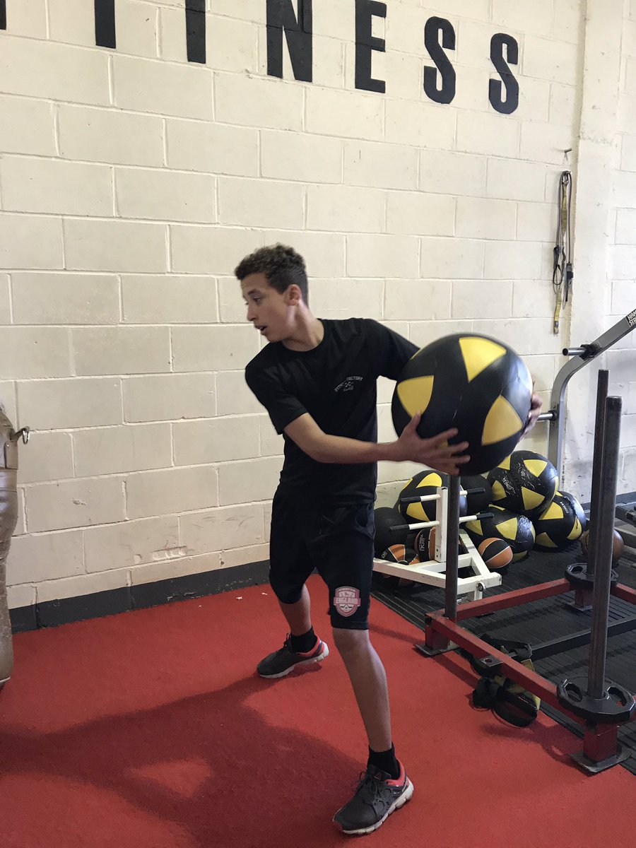 4PersonalT's tweet photo. Great to have Bayley back in 2-3 days a week to get him prepared for his GB trials. Awesome work mate 👊🏼 @TeamGBicehockey @GBHockeyFuture https://t.co/o82OdU9Ahj