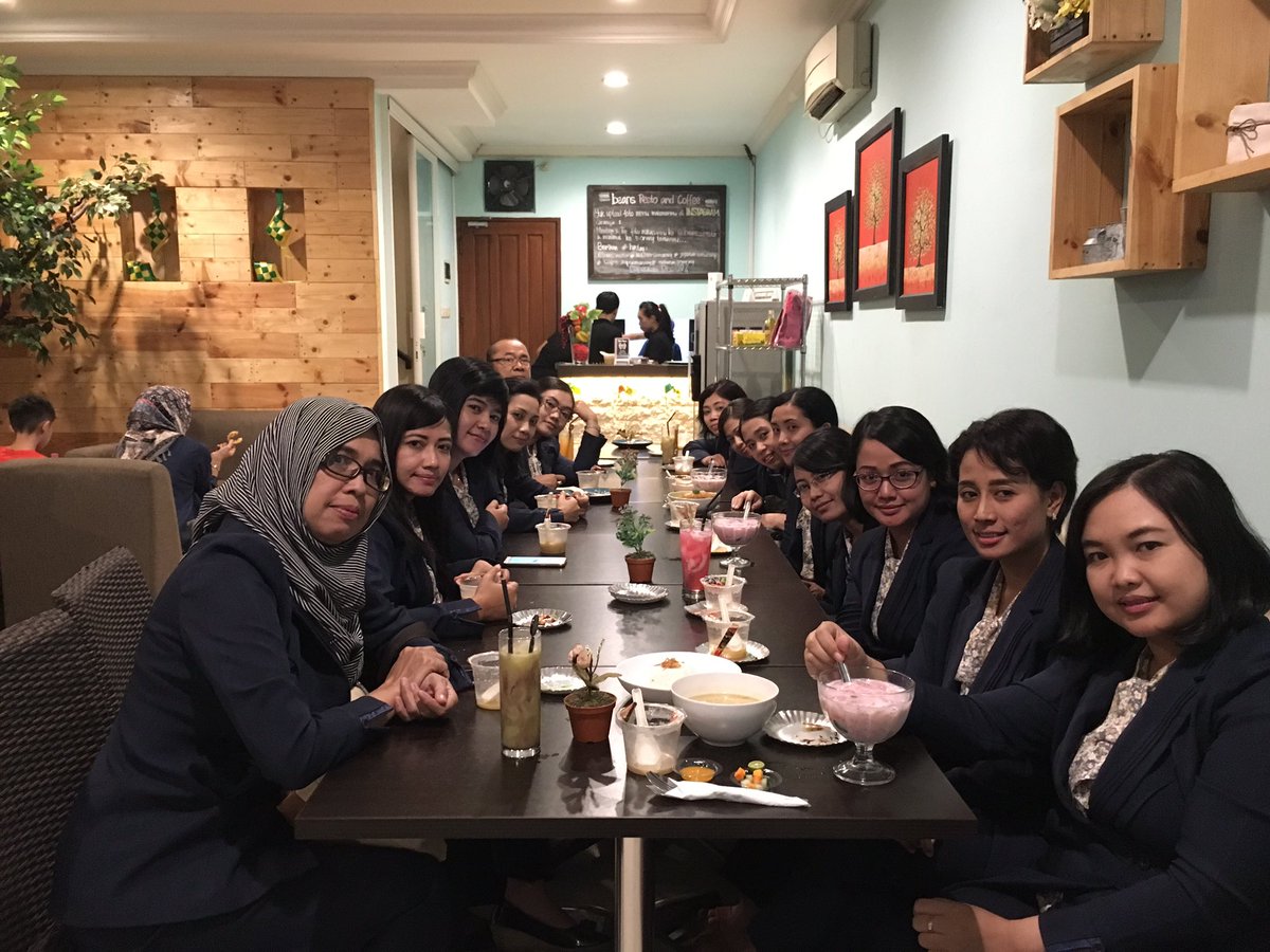 Buka Puasa Bersama Keluarga Besar BPR Klepu Mitra Kencana <a href="/beans_resto/">Beans Resto & Coffee</a> #semarang #bukber #resto #kuliner