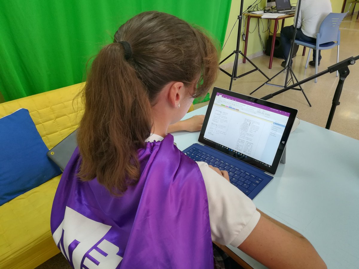 _WeLand's tweet photo. Alumnos de secundaria colaboran en el diseño de nuestra app dirigida al turismo en Almería #Conecta2Almeria @OneNoteEDU @ftejeirab https://t.co/6ATaJn3k7f