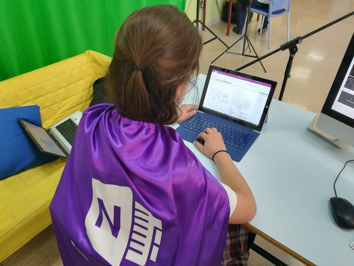 _WeLand's tweet photo. Alumnos de secundaria colaboran en el diseño de nuestra app dirigida al turismo en Almería #Conecta2Almeria @OneNoteEDU @ftejeirab https://t.co/6ATaJn3k7f