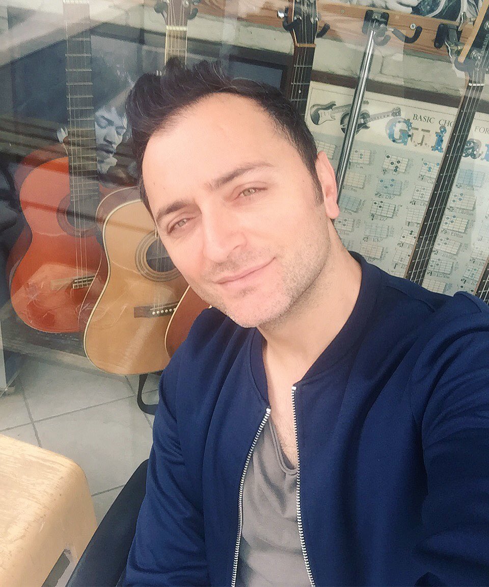 yusufdemirkol's tweet photo. Şarkı söylemeye geldim :) 🎵 🎤 #türkyıldızları #turkyildizlari #zakkum #uçuyorum #ucuyorum #Ankara https://t.co/Y6UNtlwoQO