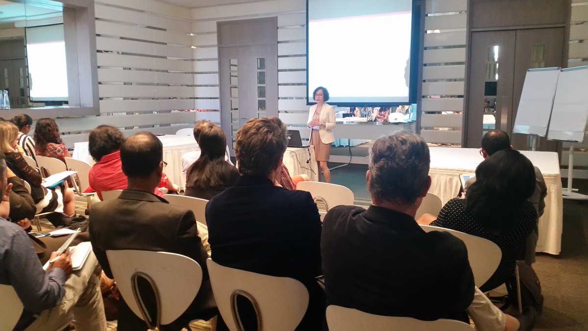 bestenthinktank's tweet photo. Daisy Suk-fong FUNG The role of tour guide for sustainable tourism &amp; emerging IT #BESTEN2017 #bestenthinktank #TTXVII https://t.co/FGBHkRy7if
