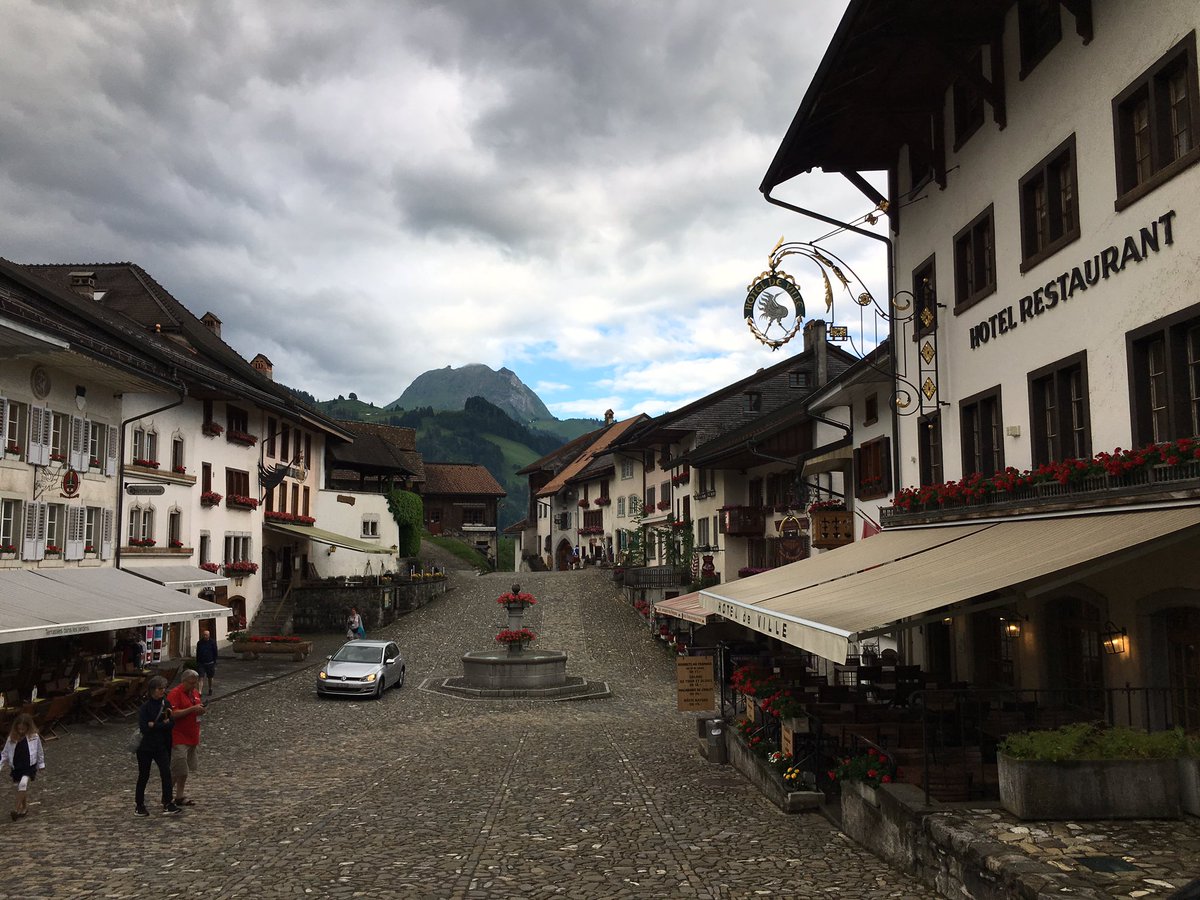 TeamTeslaS's tweet image. Visiting Chateau de Gruyére on the way to Gstaad #Wave2017 #TeslaSharing #eGrandTour