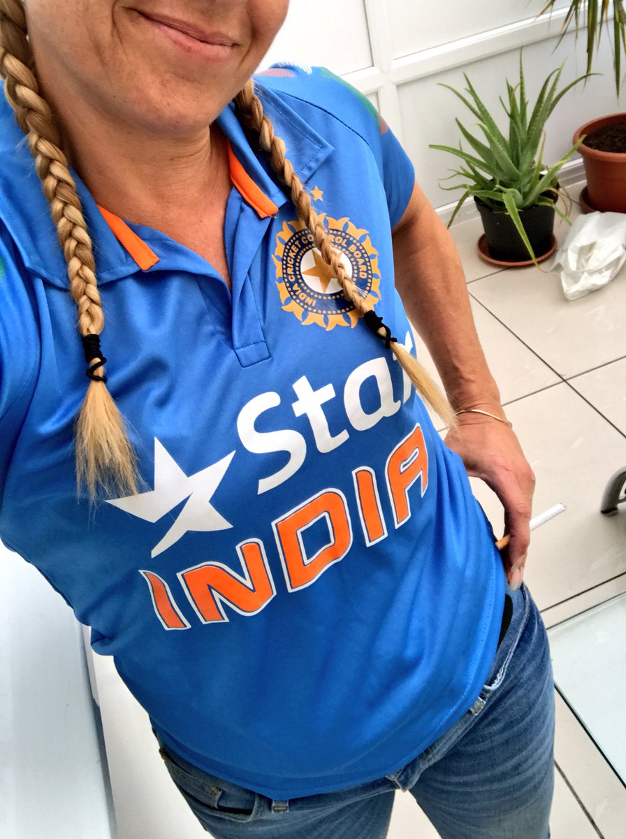 Kayleigharchiv1's tweet photo. Ready for the big one #IndvBan #CT17 #seminfinal #Yuvi300thODI 💙🏏🇮🇳🏆 https://t.co/K8nzKM5huW