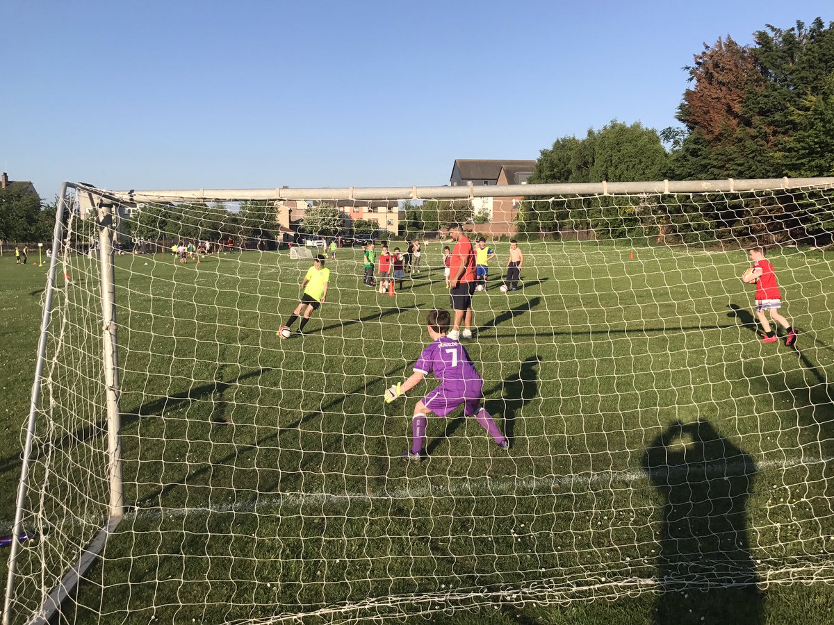 EdiHelpingHands's tweet image. #Edinburgh we tweet... to let all the #Kids know ( with your RT ) that ⚽️ Coaching &amp;amp; Practice is #Free Tonight in #NorthEdinburgh 6pm