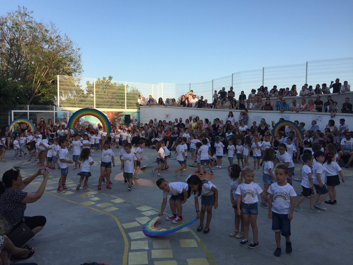 samarucscsf's tweet photo. Festival fin de curso 16-17
" EL MAGO DE OZ" 🙂🙂🙂🙂 https://t.co/YcUeFT3cHF