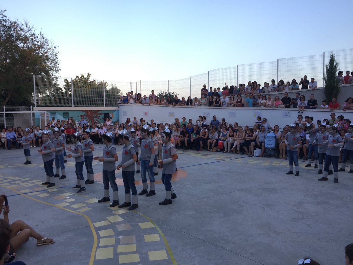 samarucscsf's tweet photo. Festival fin de curso 16-17
" EL MAGO DE OZ" 🙂🙂🙂🙂 https://t.co/KAjqB49p4U
