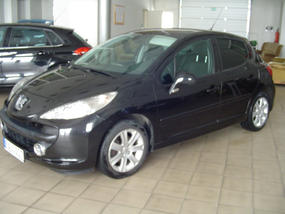 APbusauto tweet picture