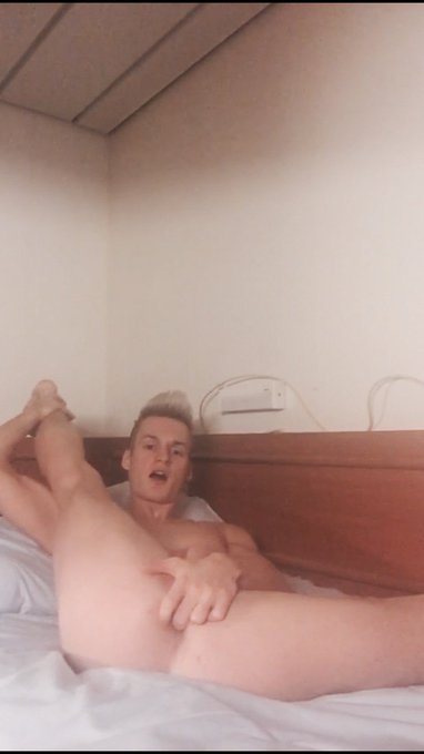Here's a screenshot from a video of me being extra naughty ??? https://t.co/QUNwBAmXik