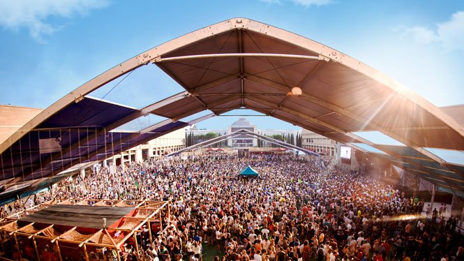 thisis_bcn_EN's tweet photo. STARTS TODAY! 

#Music and technology, creativity and the avant-garde: are you ready for a new @SonarFestival? 🎚️🎶 https://t.co/6SS9PFFzWr https://t.co/9LcuxUSn2L