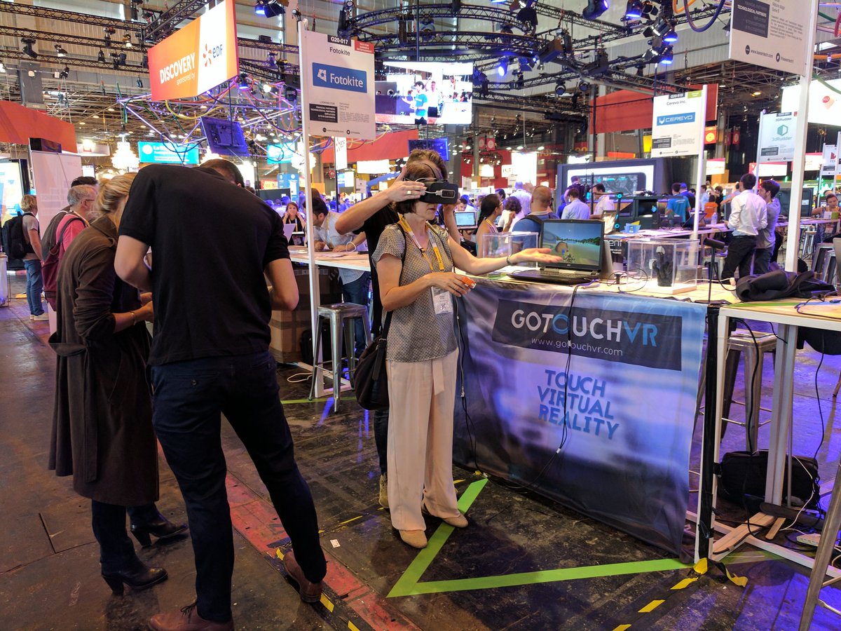 Nous présentons pour la #premiere fois en #France notre #innovation haptique pour la #RealiteVirtuelle <a href="/VivaTech/">VivaTech</a>