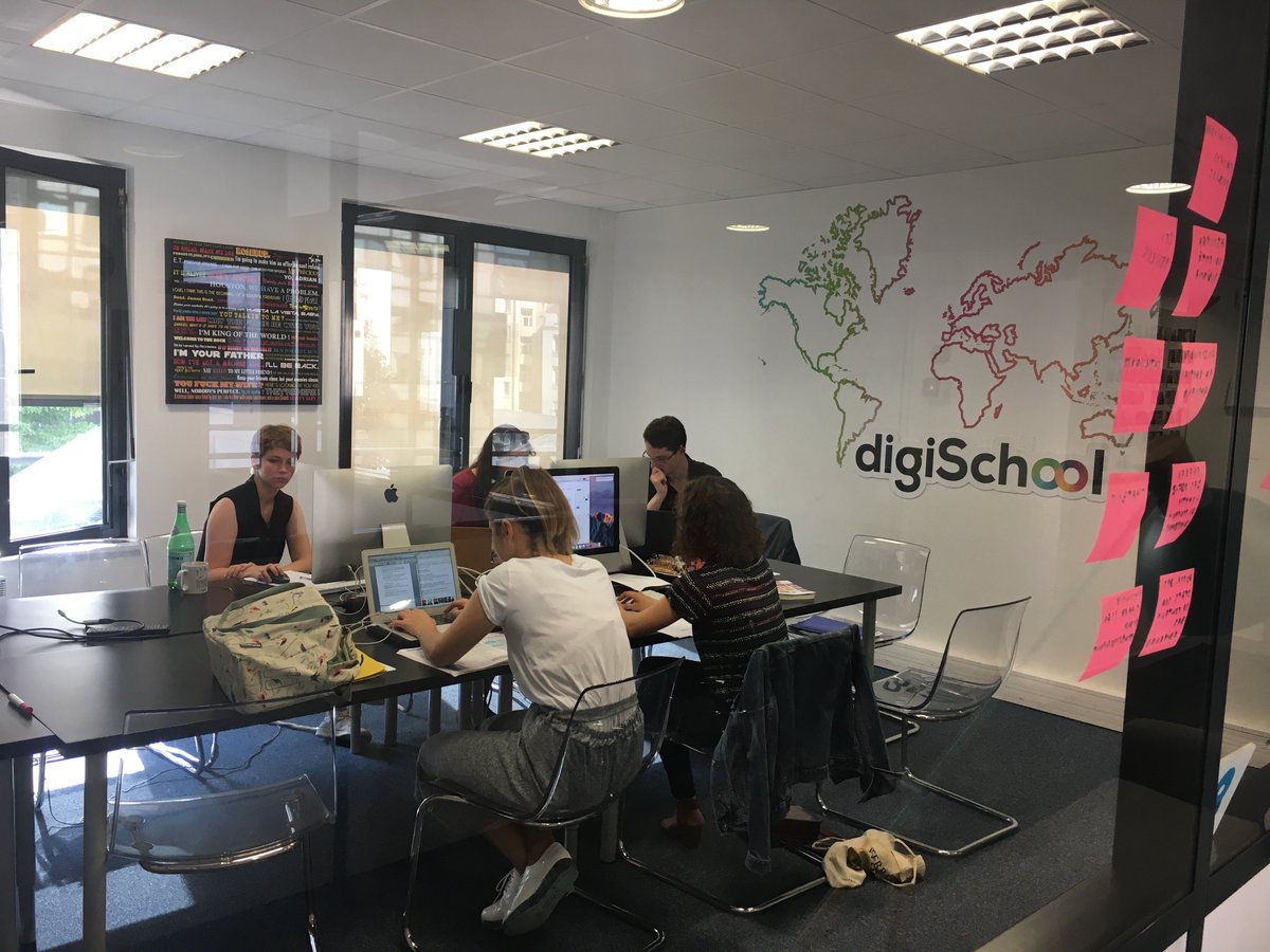 digiSchool's tweet photo. #Bac2017 Les prof @digischool travaillent sur les corrections des sujets #BacPhilo Ils seront dispo gratuitement à 12h #MercidigiSchool 🔝💪 https://t.co/2EXuXdQv2Q