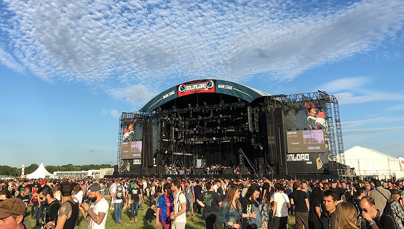 CDEssonne's tweet photo. Chevelus, tatoués, gros riffs: pendant 3 jours, la BA217 était la capitale du #metal #Essonne #festival #musique https://t.co/pjngs9Psb8 🤘🍺💀 https://t.co/KmliQ3u4f4