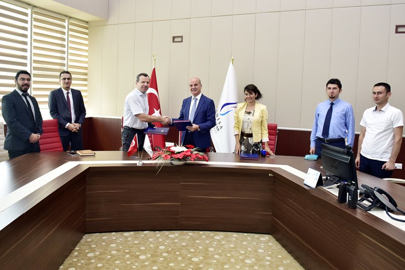 Üniversitemiz ile Franke Mutfak ve Banyo Sistemleri arasında Çerçeve Protokolü imzalandı fb.me/205mYbT7n