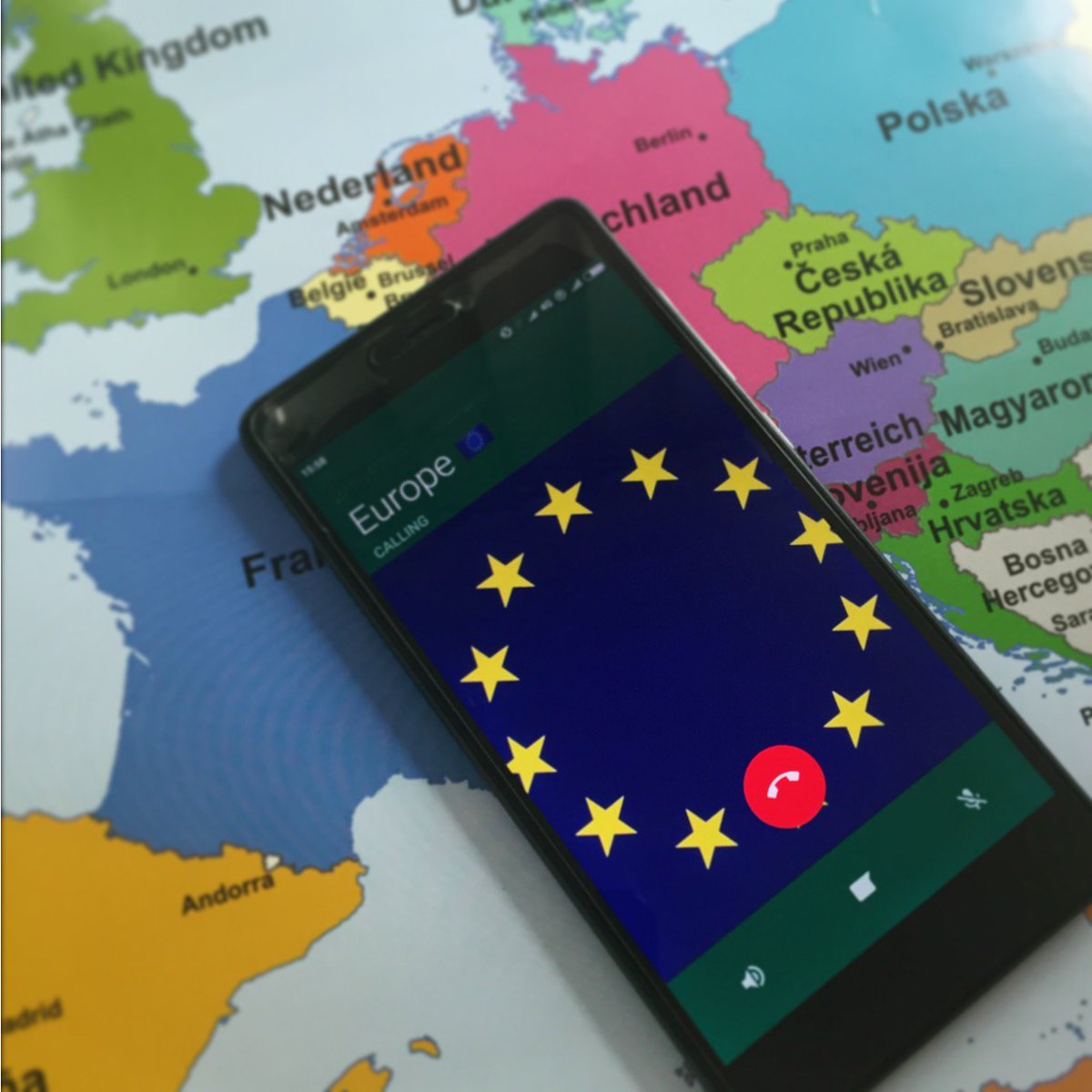 EU_Commission's tweet photo. GOODBYE roaming charges! ADIEU frais d’itinérance ! TSCHÜSS Roaming-Gebühren!
No more #roaming fees when travelling in the EU. 🎉 https://t.co/VVjNAGMHEU