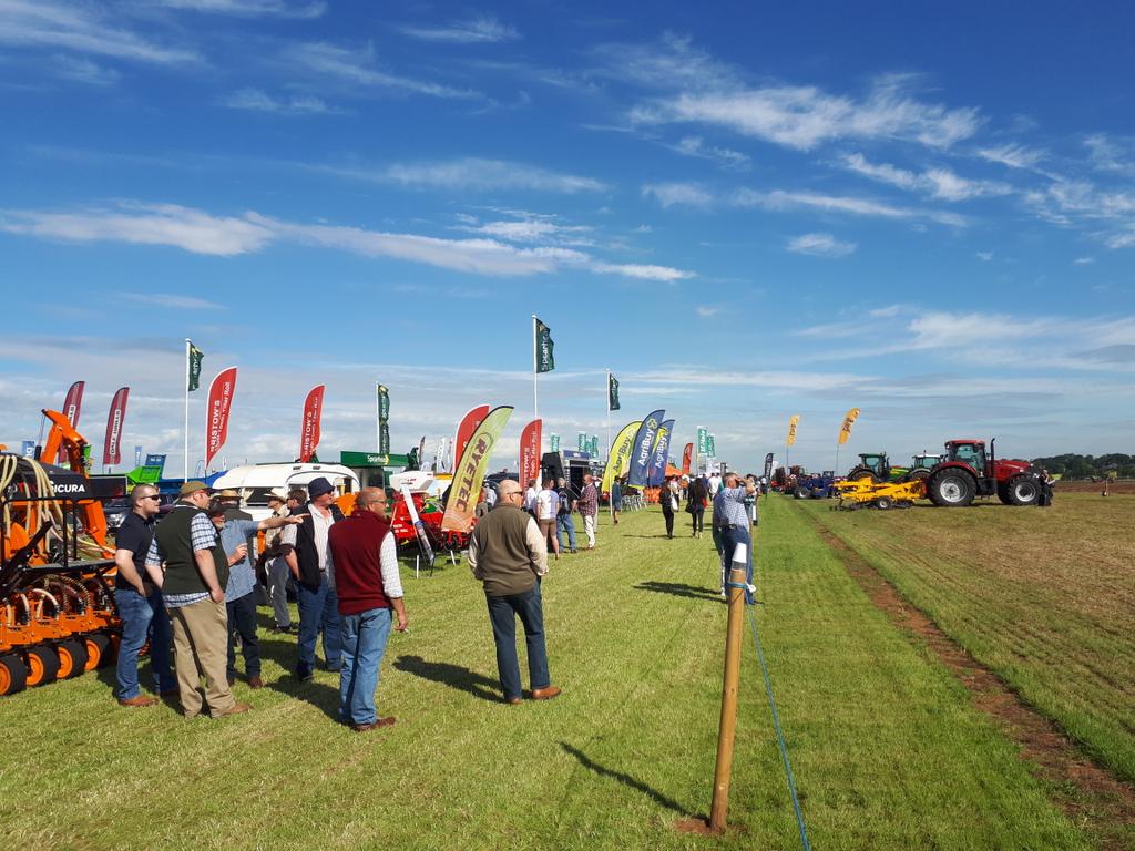 HawkfieldExec's tweet photo. Second day of #cereals for the Hawkfield team today, sun cream applied! #agriculture #agriculturejobs #farming #innovation #CAREER https://t.co/HQlq95QUN5